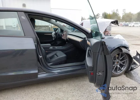 2021 Tesla Model 3 Long Range Dual Motor All-Wheel Drive z USA, uszkodzony, nr VIN 5YJ3E1EB4MF068002